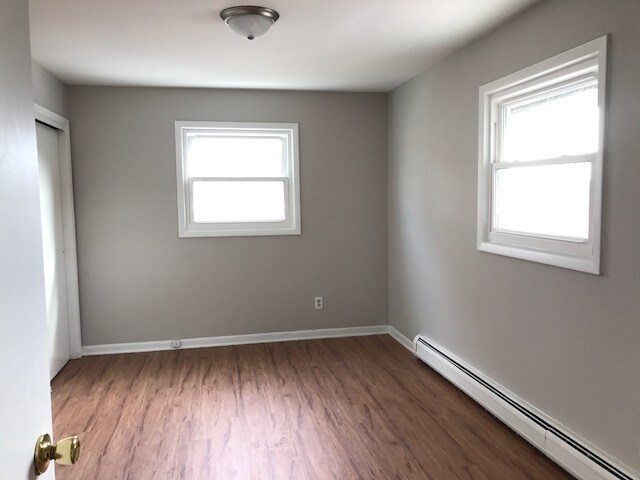 Building Photo - 304 Hankes Ave