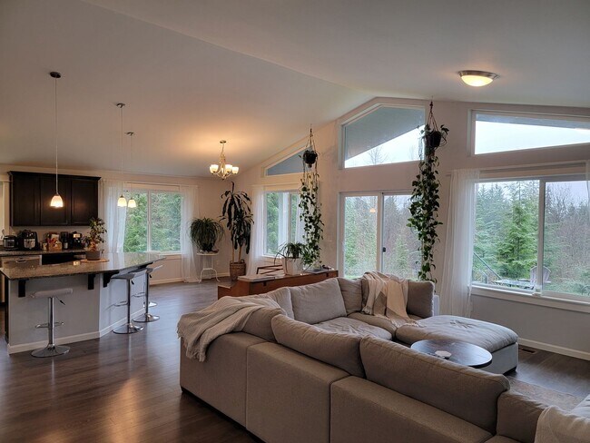 Foto del edificio - 3 Bed 2 Bath Rambler w/Garage on shy 5 acres