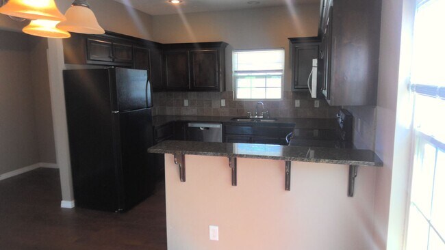 Foto del edificio - 4 Bed 2.5 Bath Home South Springfield!