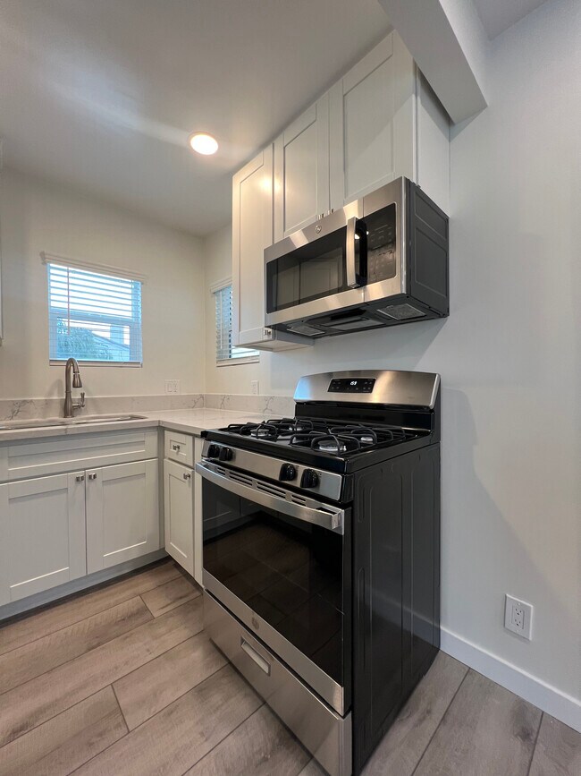 Foto del edificio - 4448 W 165th St