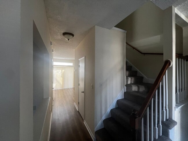 Building Photo - Townhome For Rent In Virginia Beach
