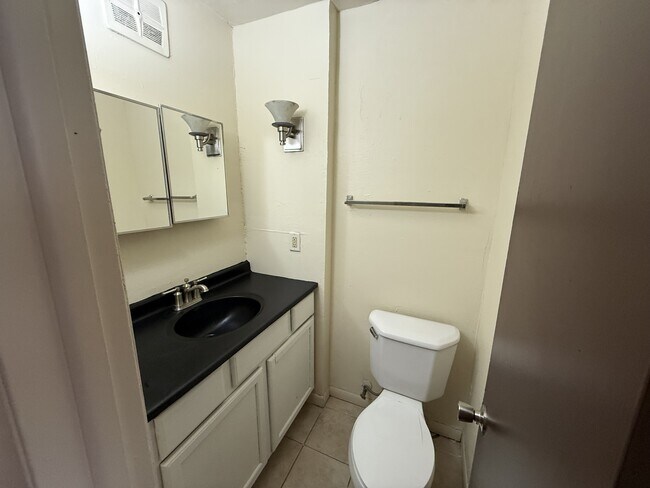 Foto del edificio - 9010 N 95th St