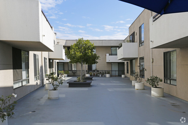 Courtyard - Parkview Terrace