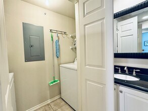 Building Photo - 2400 McCue Rd