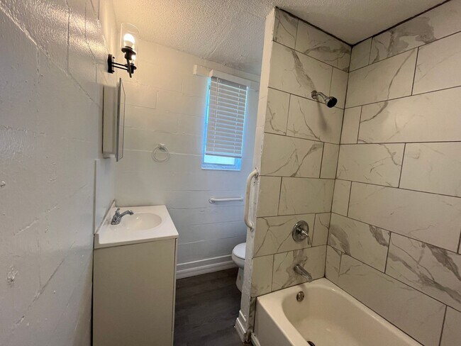 Foto del edificio - 815 McGee St NE