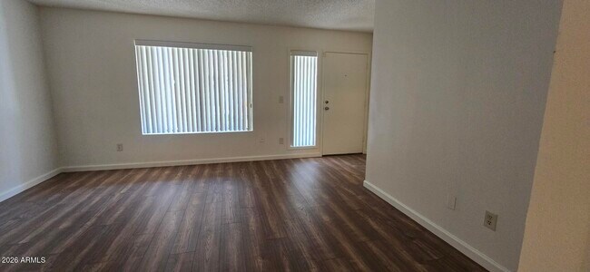 Foto del edificio - 16510 E Palisades Blvd