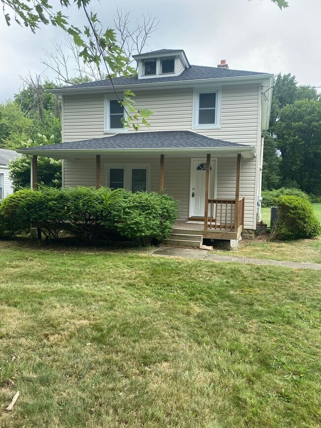 Building Photo - 3 Bedroom, 1 Bathroom Single Family Home i...