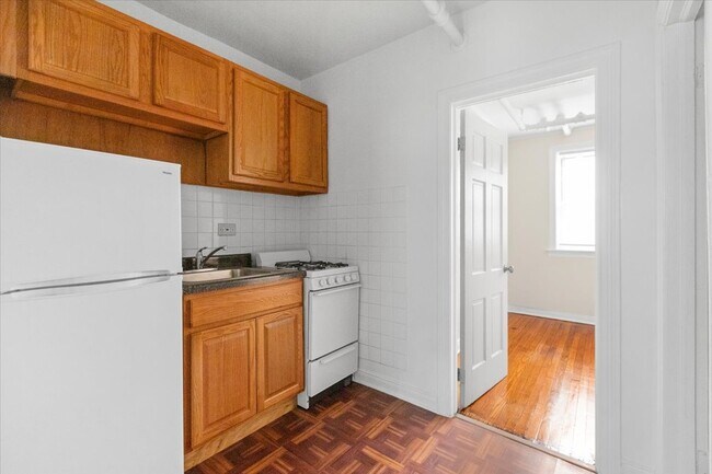 Building Photo - 1800 W Farwell Ave