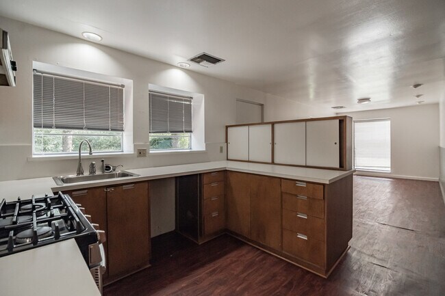 Building Photo - 1803 Willowwood St