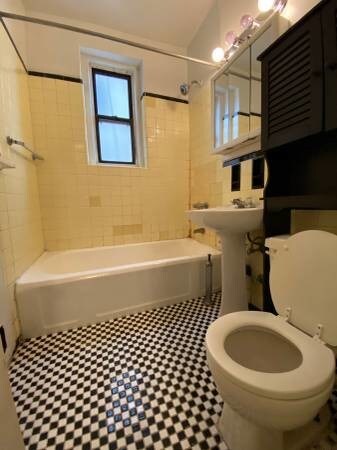 Foto del edificio - 715 St Marks Ave
