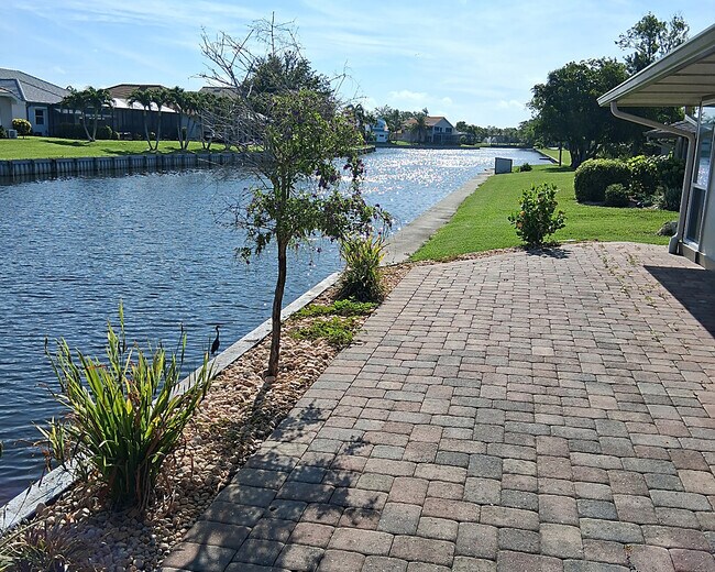 Foto del edificio - 4289 Island Cir