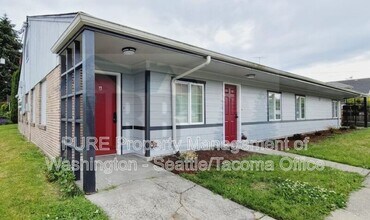 Building Photo - 806 S 39th St