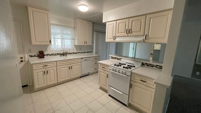 Kitchen - 9060 McFadden Ave
