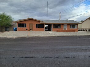 Building Photo - 2975 Aladdin Dr