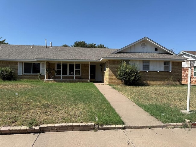 Building Photo - 3821 E Everglade Ave