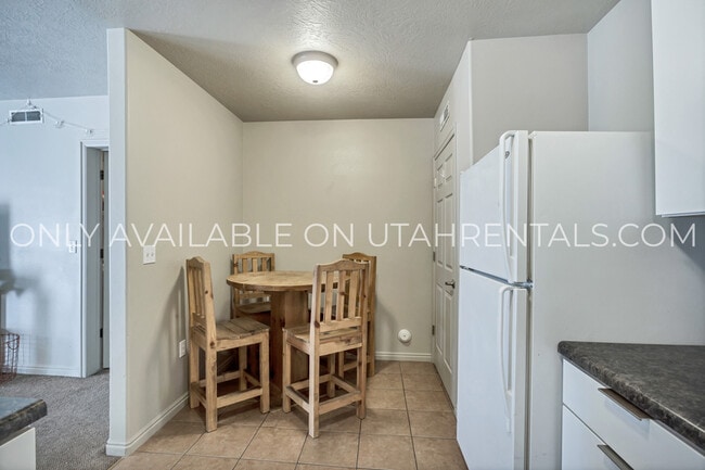 Building Photo - 837 E 620 N St