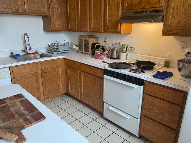 Photo - 1127 Commonwealth Ave Apartment