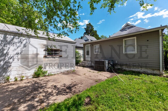 Foto del edificio - 1028 W Munnell Ave