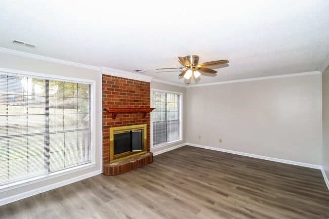 Foto del edificio - 6491 Tarus Dr