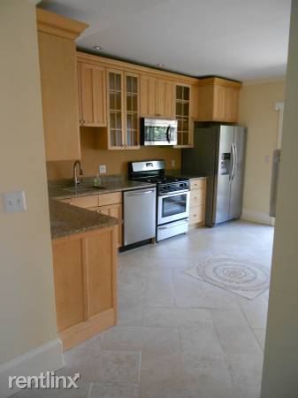 Building Photo - 33 Hall St