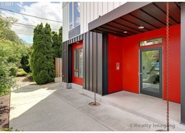 Foto del edificio - First Floor Front Facing Vibrant Stylish O...