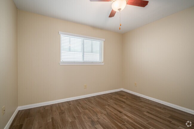 1 habitación, 1 baño - 780 pies cuadrados - Dormitorio - Twin Pines