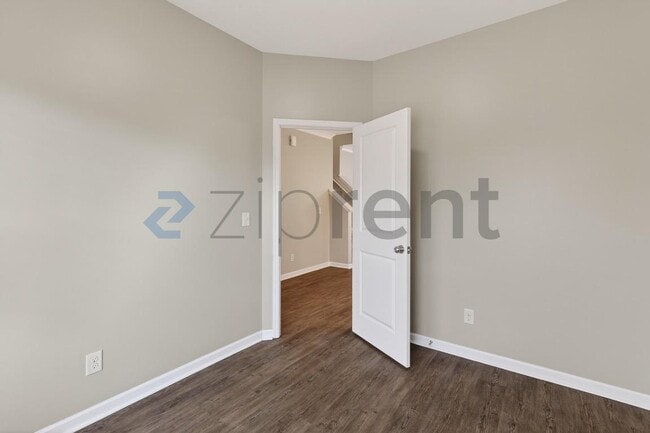 Building Photo - 291 Ranlo Ave