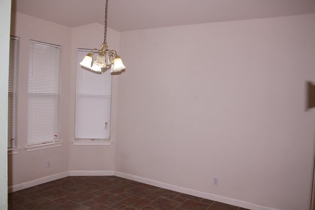 Building Photo - Open Floor Plan - Minutes to the Austin Airport