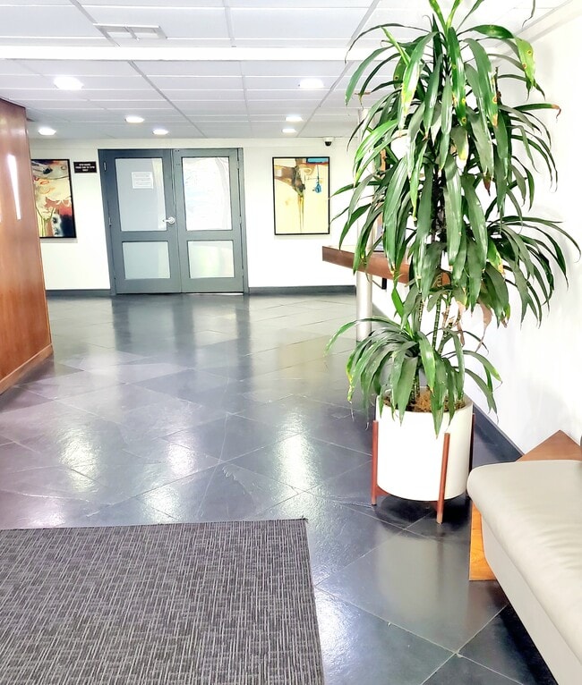 Entry Hallway - 750 N Kings Rd