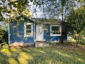 Building Photo - 6204 Hillcrest Rd