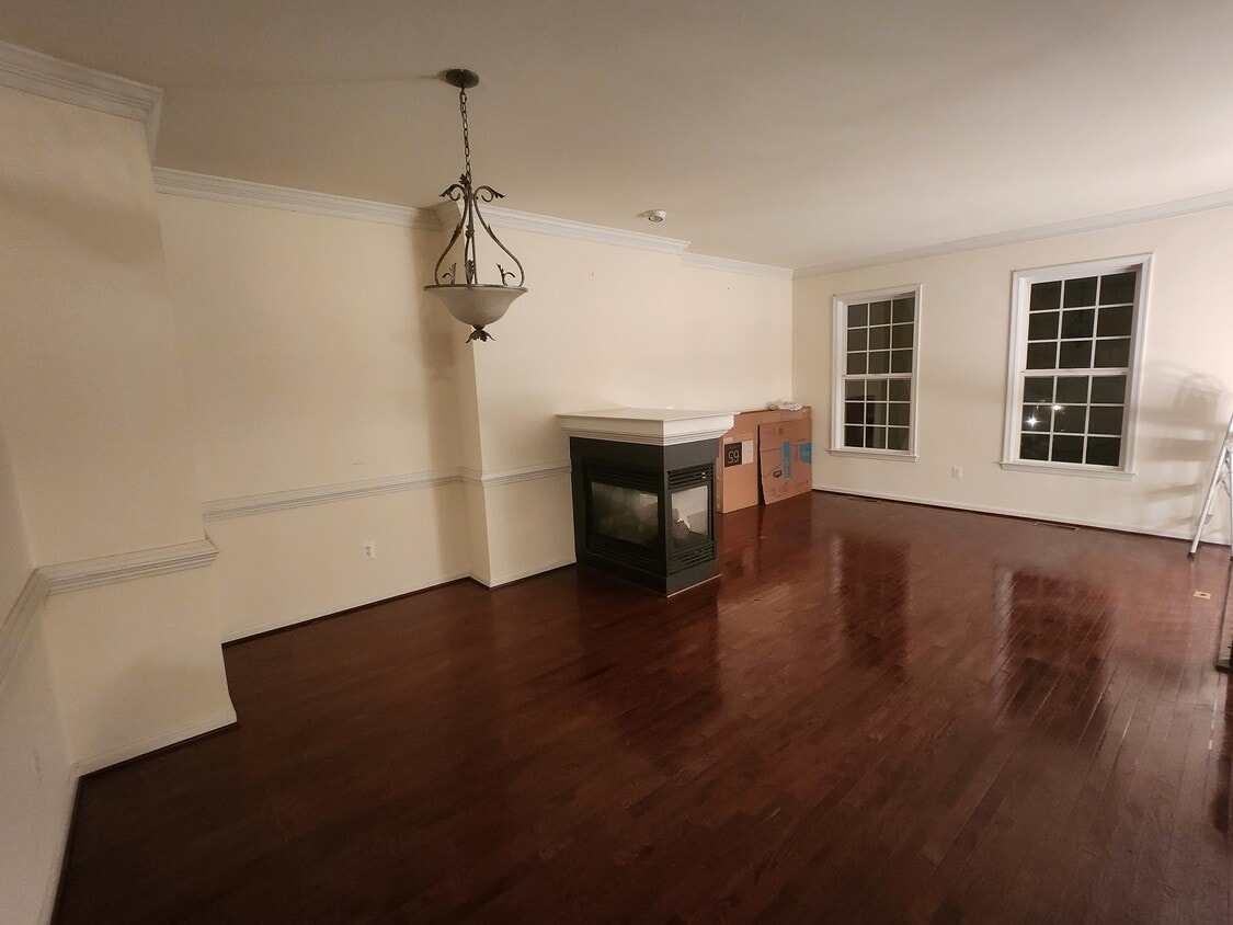 Upstairs living room - 109 Coral Reef Ct (Stafford, VA)