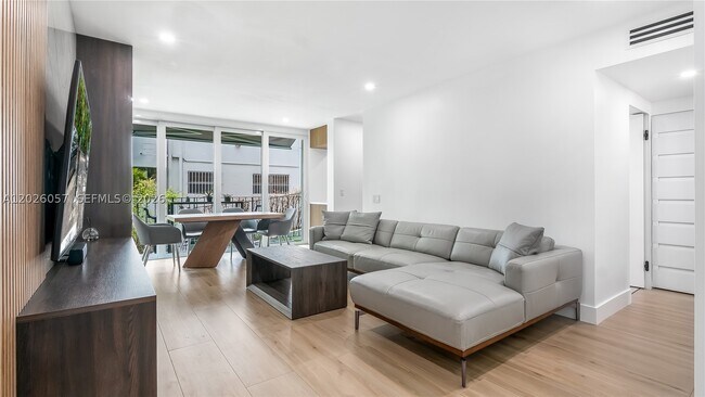 Foto del edificio - 2539 S Bayshore Dr