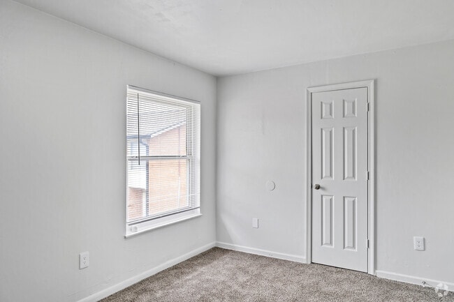 3 habitaciones, 1 baño - 1013 pies cuadrados - Dormitorio principal - Aden Park Apartments