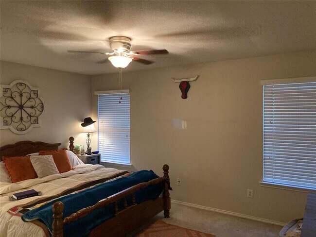 Building Photo - 204 Equestrian Dr