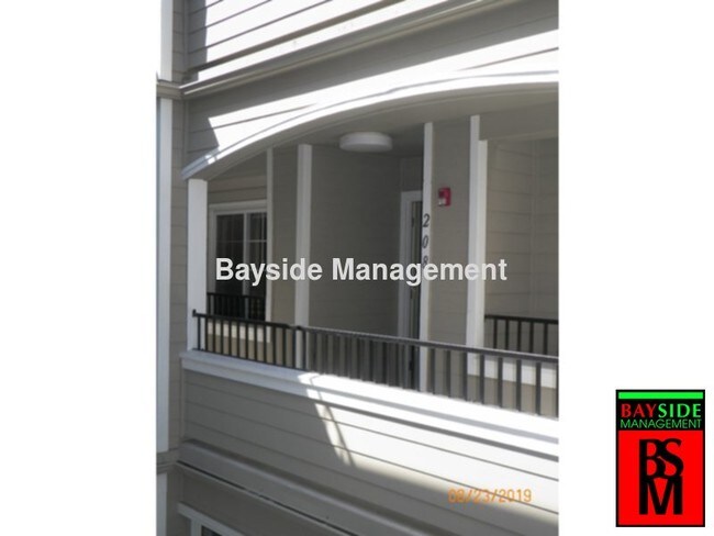 Building Photo - Updated Condo with Immaculately Kept Grounds