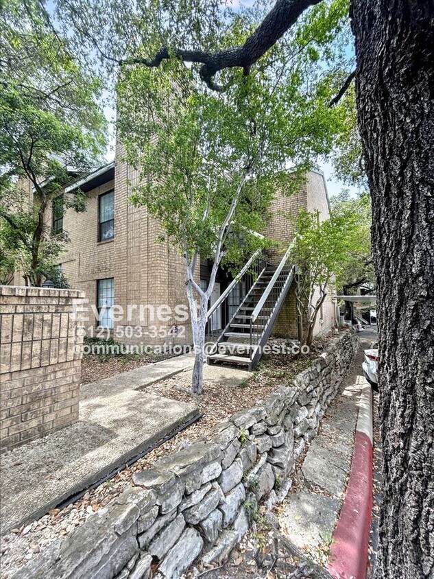 Primary Photo - 2-Bedroom Home with Convenient Amenities i...