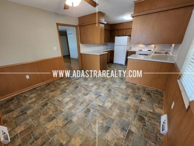 Foto del edificio - Nice and Affordable 3 Bedroom Duplex in Pa...