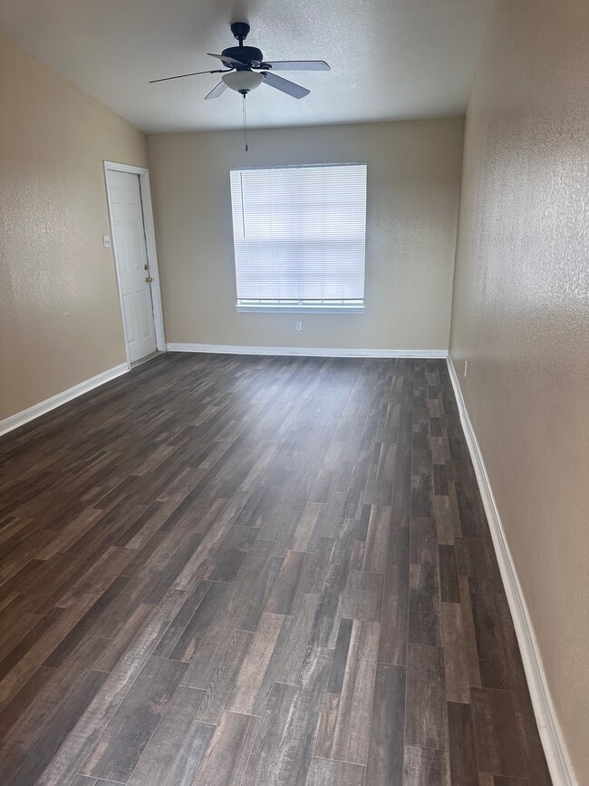 Building Photo - Escondido Creek Apartments
