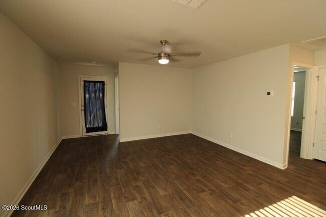 Foto del edificio - 507 Autumns Wood Cir W