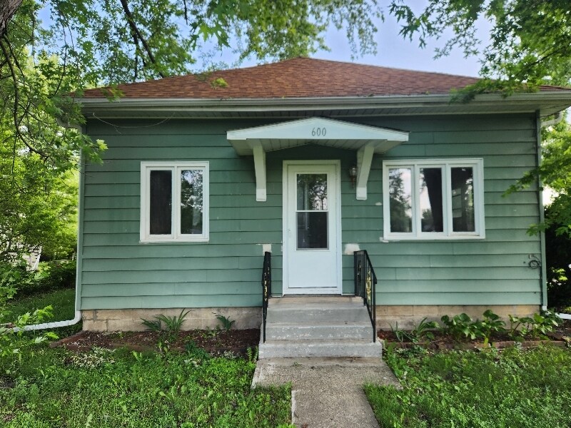 Primary Photo - 600 NE 3rd St