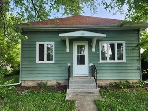 Building Photo - 600 NE 3rd St