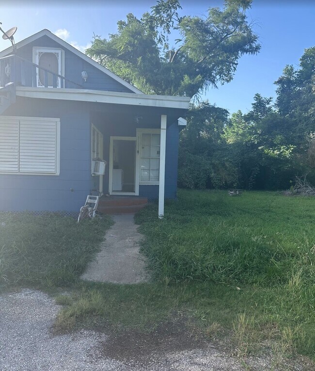 Building Photo - 310 N Rock Island St