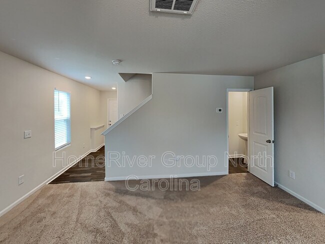 Building Photo - 3611 Fallen Tree Dr