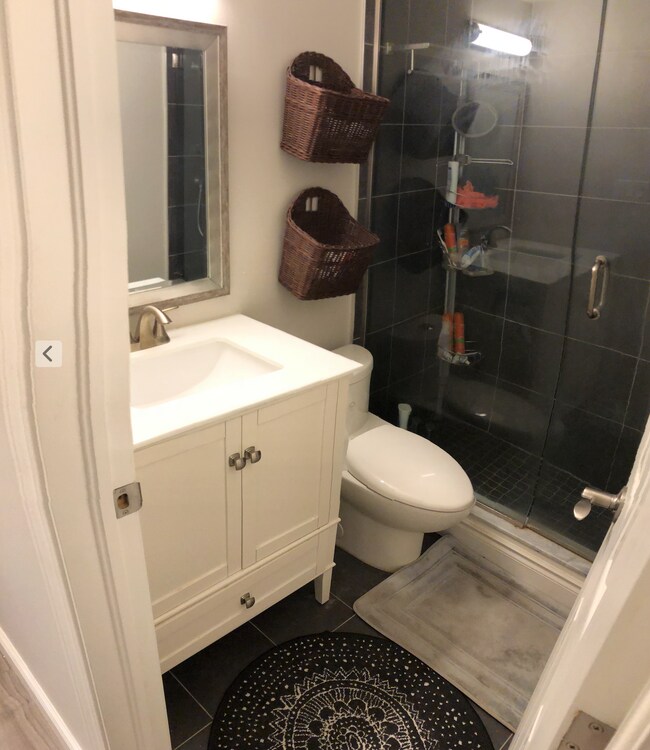 Photo du bâtiment - Quiet, bright, private, furnished 1 bedroo...