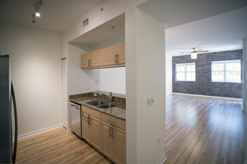 Foto principal - 1064 N Tamiami Trail