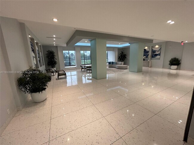 Foto del edificio - 20335 W Country Club Dr