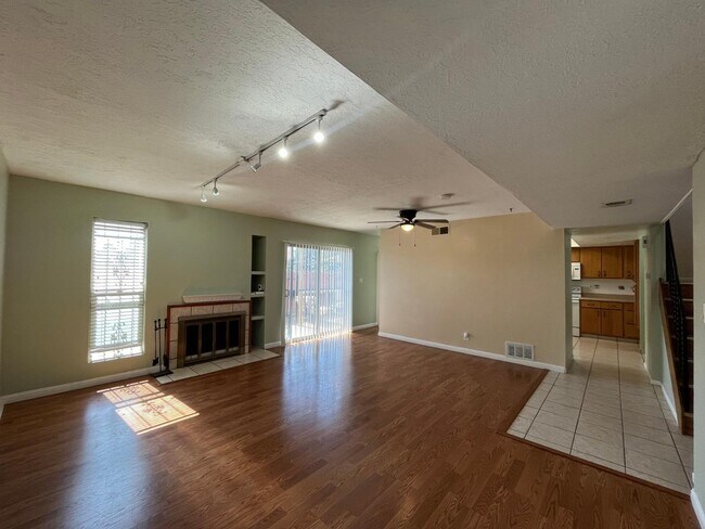 Building Photo - 112 Calle Playa Del Sol NE