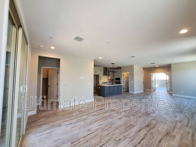 Foto del edificio - 835 N 110th Ave