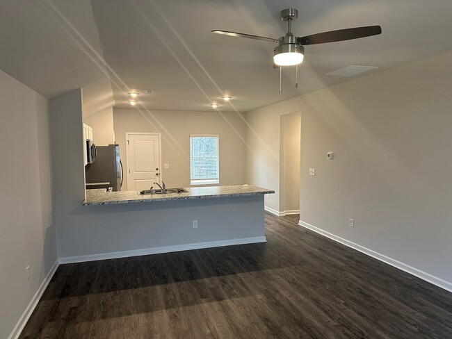 Foto del edificio - *Pre-leasing* NEW Three Bedroom | Two Bath...