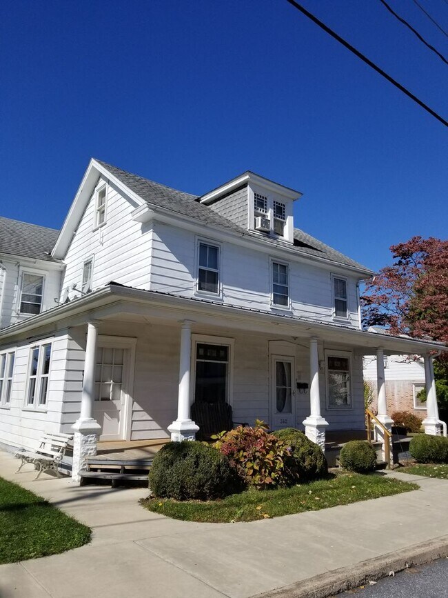 Building Photo - 342 Fairview Ave